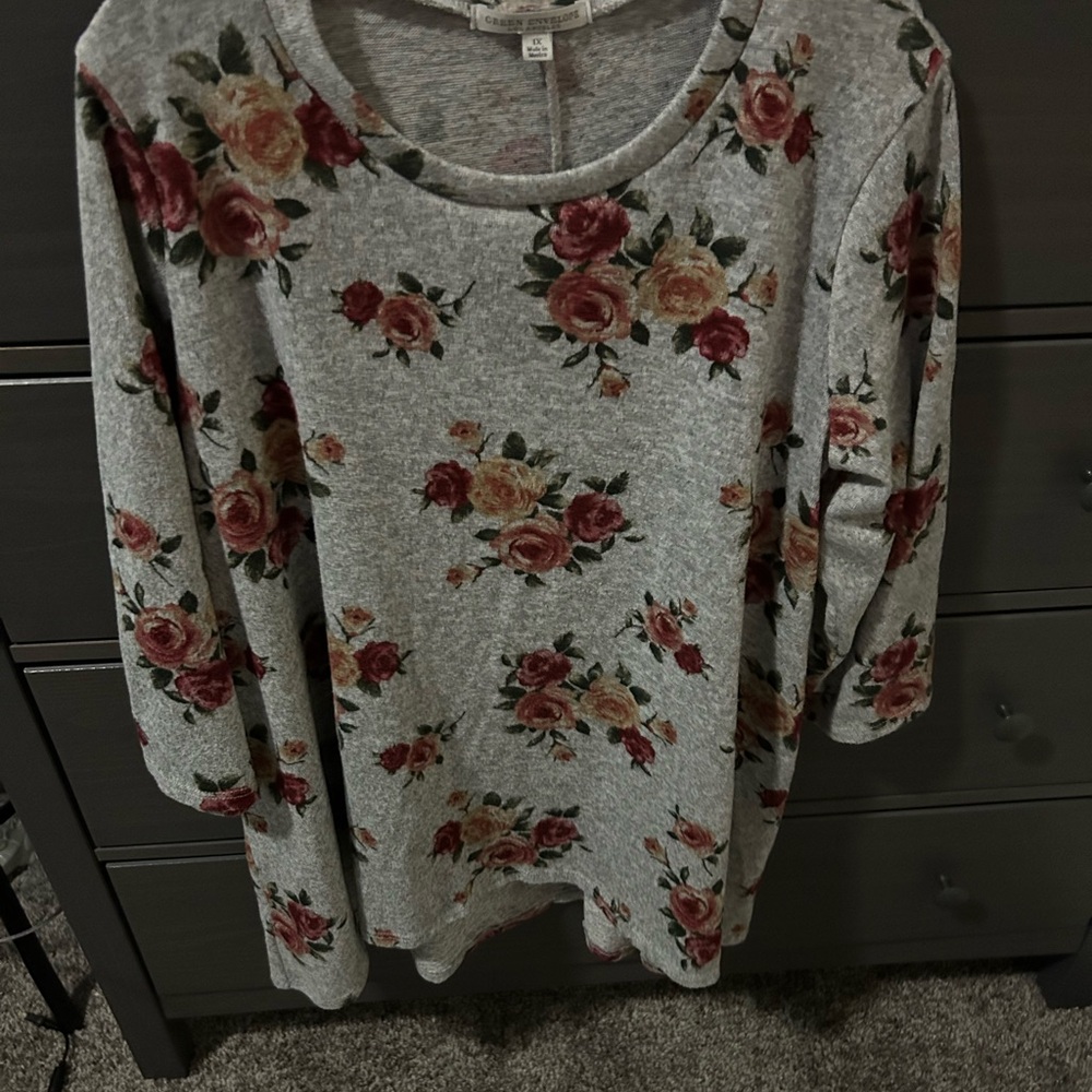 Green Envelope Floral Top - Gray and Pink